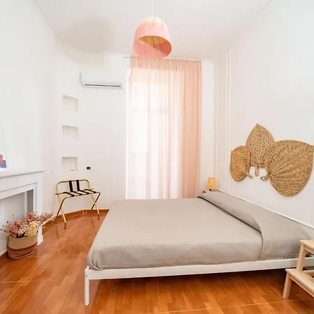 Casa Blin Dimora A Chiaia *