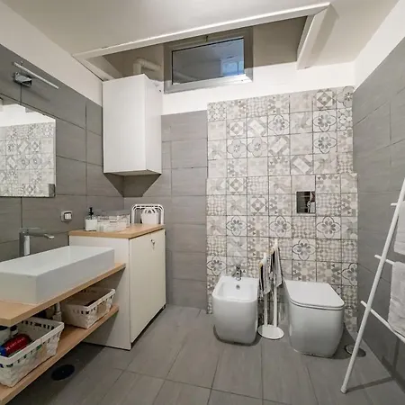 Casa Blin Dimora A Chiaia نابولي