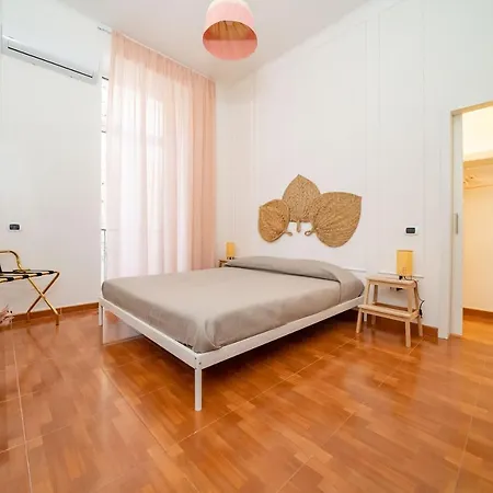 Apartment Casa Blin Dimora A Chiaia Naples
