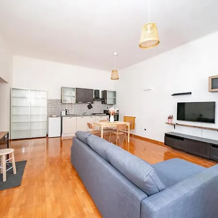 Casa Blin Dimora A Chiaia *